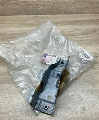 Opel Agila B Fender mounting bracket 93193120