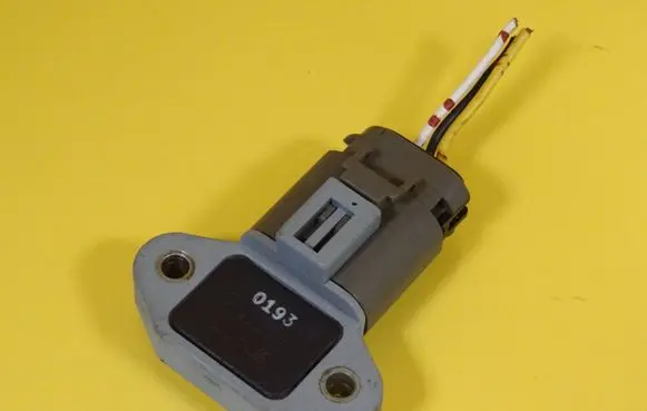 Nissan Primera Ignition amplifier control unit 84988B