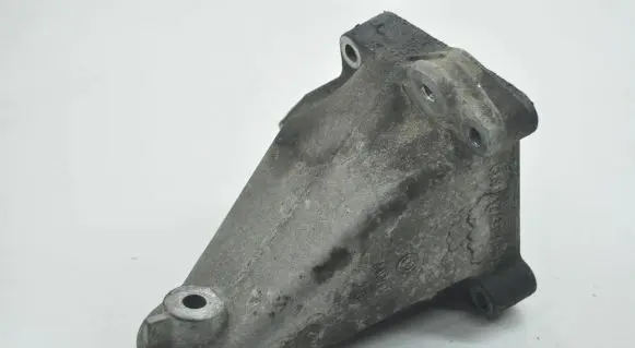 Mercedes-Benz C W203 Engine mounting bracket A2712230904