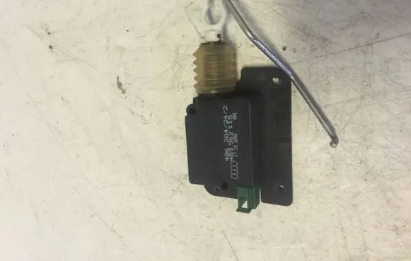 Audi A3 S3 8L Tailgate boot lock/latch motor 8L0827833