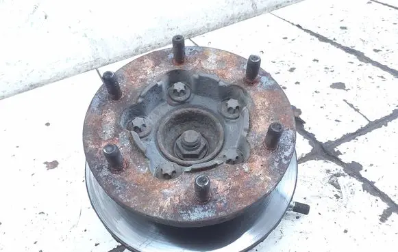 Opel Movano B Front wheel hub spindle knuckle 