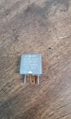 Volkswagen PASSAT B4 Other relay 141951253B 22200007