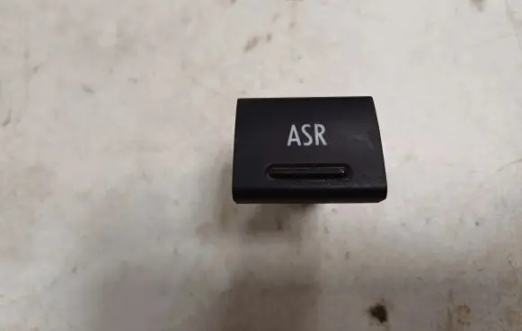 Traction control (ASR) switch