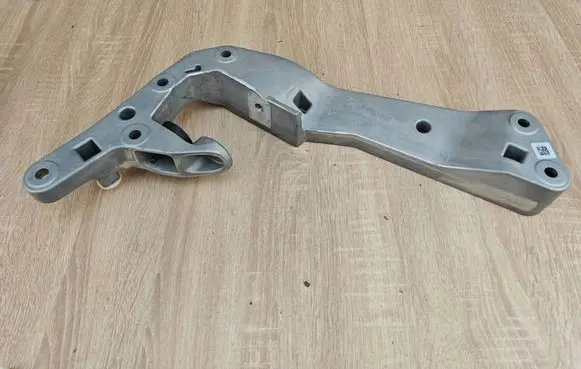 BMW 8 G16 Gearbox mounting bracket 9485312