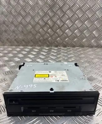 Volkswagen Touareg II Radio/CD/DVD/GPS head unit 7P6035670A