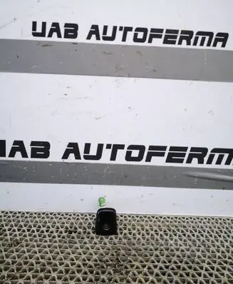 Nissan Qashqai Front door lock (next to the handle) N0504816