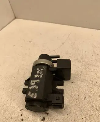 BMW 5 E39 Vacuum valve 401002A66