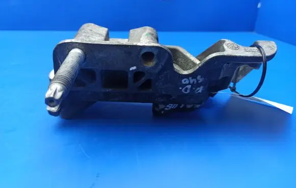 Volvo S40 Engine mounting bracket 3M516030 P112D 326C29