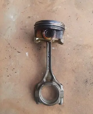 Honda Jazz Piston with connecting rod