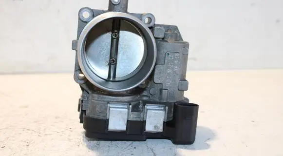 Volkswagen Golf V Throttle valve 03C133062D