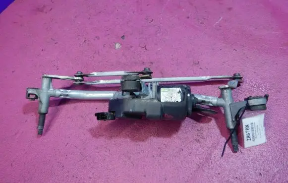 Peugeot 1007 Front wiper linkage and motor