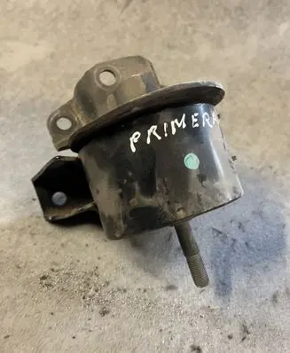 Nissan Primera Engine mount bracket