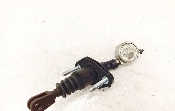 Opel Zafira B Clutch master cylinder 90581566