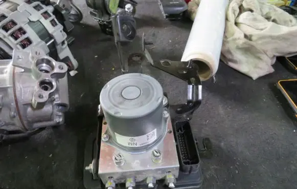 Renault Captur II ABS Pump 476608568R