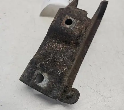 Engine mounting bracket