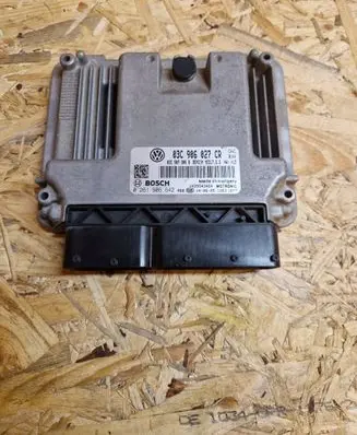 Volkswagen Touran II Engine control unit/module 03C906027CR 03C907309B 0261S06642