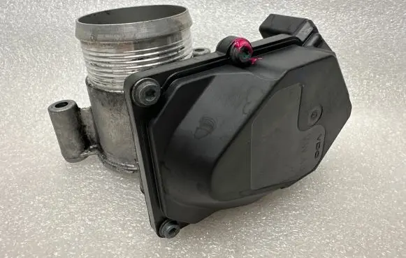 Audi A4 S4 B8 8K Throttle valve 03L128063E A2C53338105
