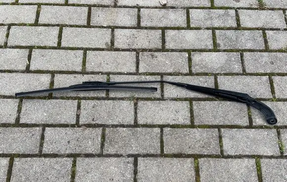 Audi A3 S3 8V Front wiper blade arm 8V1955408B