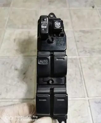 Toyota Prius (XW20) Electric window control switch 8482047050 515254