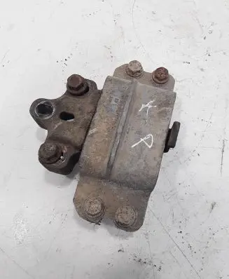 Volkswagen PASSAT B6 Engine mount bracket