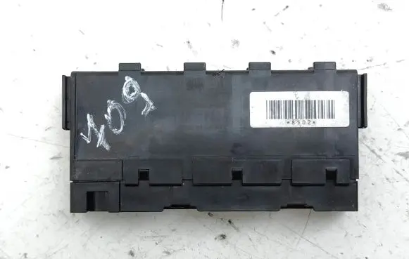 Toyota Yaris Fuse module 8264147020