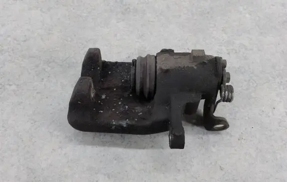 Opel Insignia A Rear brake caliper 