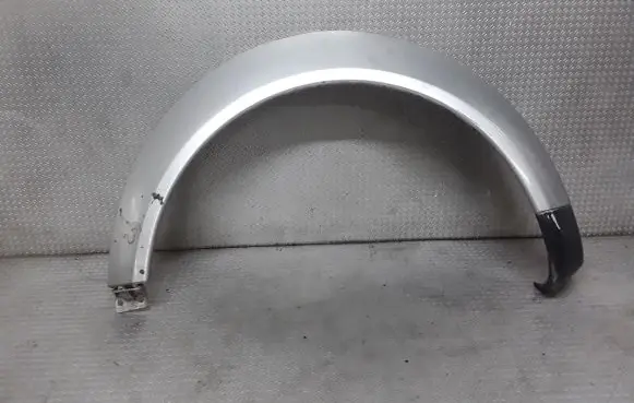 Rear fender molding trim