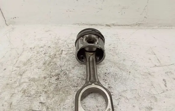 Volvo V70 Piston with connecting rod 75L101 619