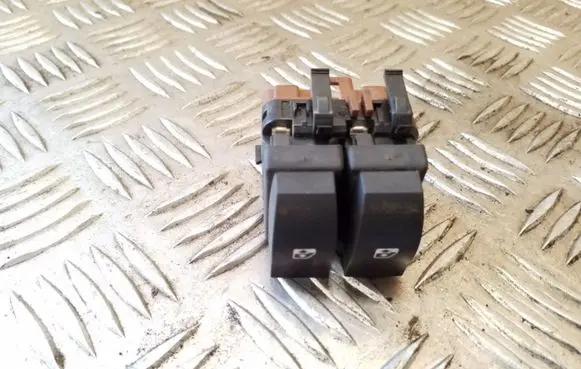 Renault Espace - Grand espace IV Electric window control switch 015089A
