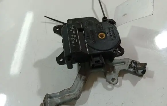 Toyota Avensis Verso Air flap motor/actuator 0637008610