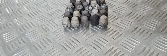 Mitsubishi L200 Nuts/bolts 