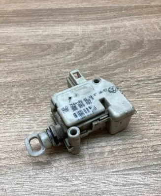 Audi A6 S6 C6 4F Fuel tank cap lock motor 3B0959781