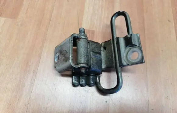Seat Altea Front door lower hinge 6Q0831412A 1P0831412A
