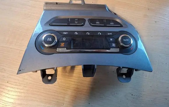 Ford Focus Climate control unit BM5T18C612CL