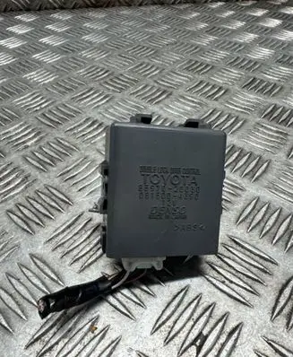 Toyota Avensis T270 Door control unit/module 8597020030 0515004390
