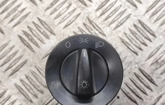 Volkswagen PASSAT B5 Light switch C1T1600