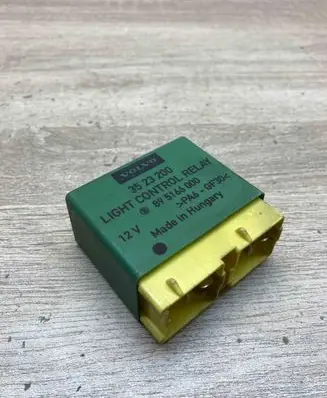 Volvo S70 V70 V70 XC Light relay 3523200 895166000 LightControl