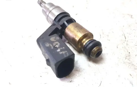 Volkswagen Golf V Fuel injector 03C906036A