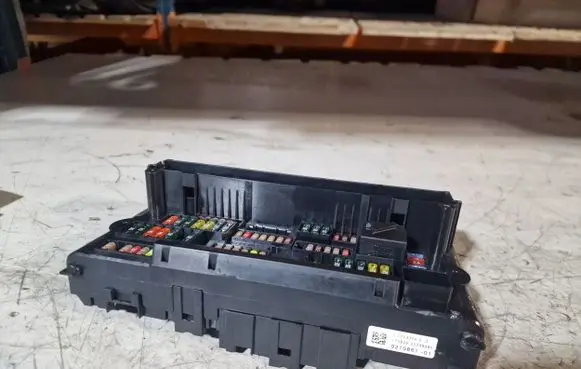 BMW 7 F01 F02 F03 F04 Fuse module 9210861