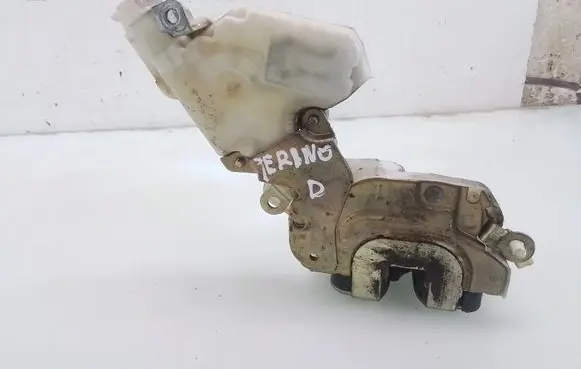 Nissan Terrano Front door lock 