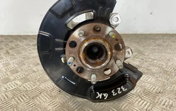 Rear wheel hub