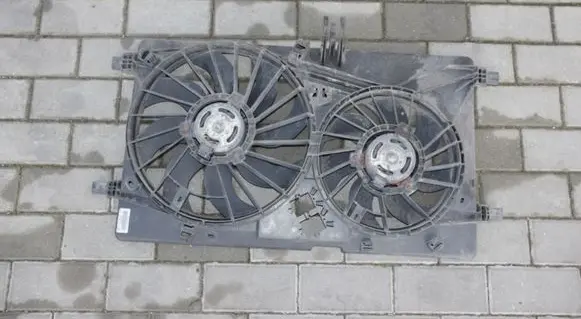 Opel Movano B Radiator cooling fan shroud 8240590