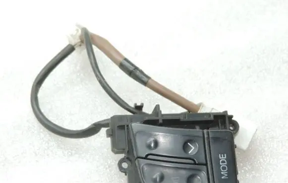 Toyota Yaris Steering wheel buttons/switches 842500D020C0
