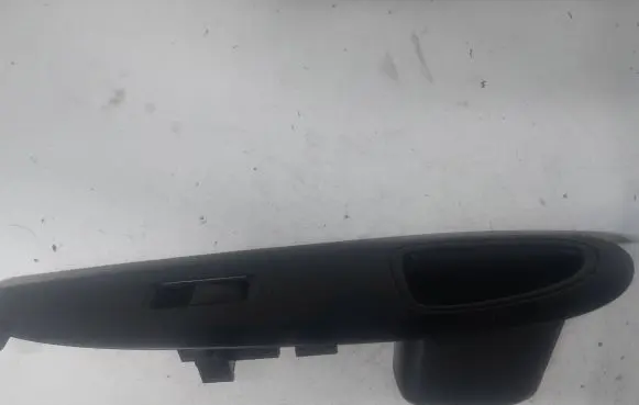 Nissan Primera Front door window switch trim 80960AV660