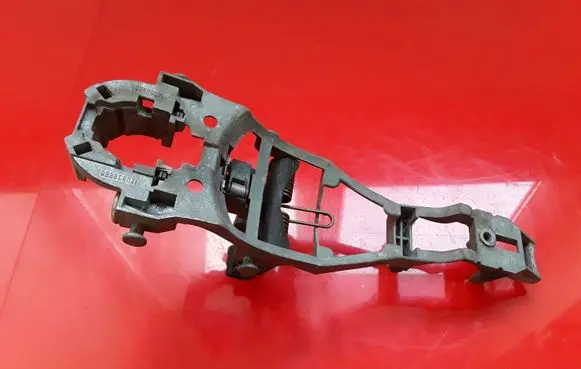 Rear door exterior handle/bracket