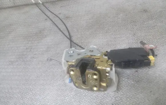 Subaru Forester SG Front door lock