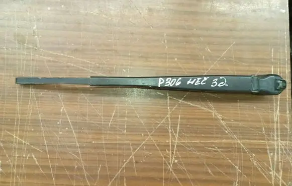 Peugeot 306 Rear wiper blade arm 