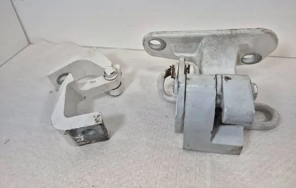 Volkswagen Transporter - Caravelle T5 Front door upper hinge 7H0831402B