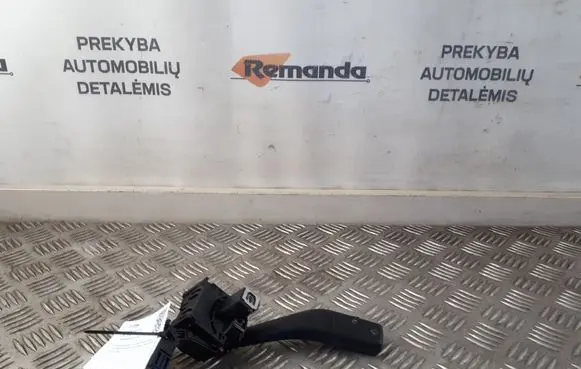 Volkswagen Jetta V Wiper control stalk 1K0953519B