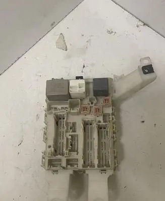 Toyota Auris 150 Fuse box set 8273002140